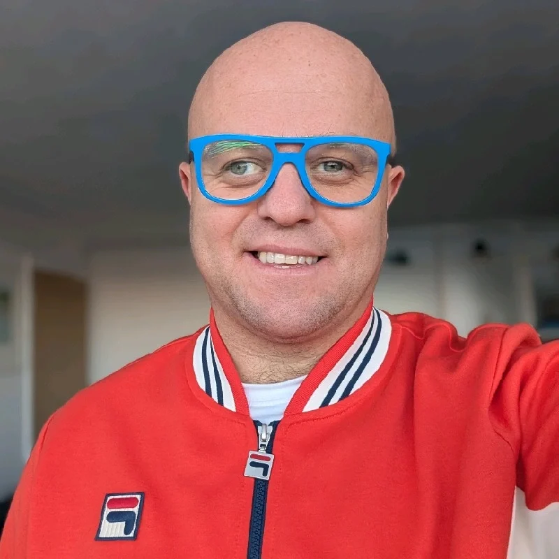 Luke - Native British English Host